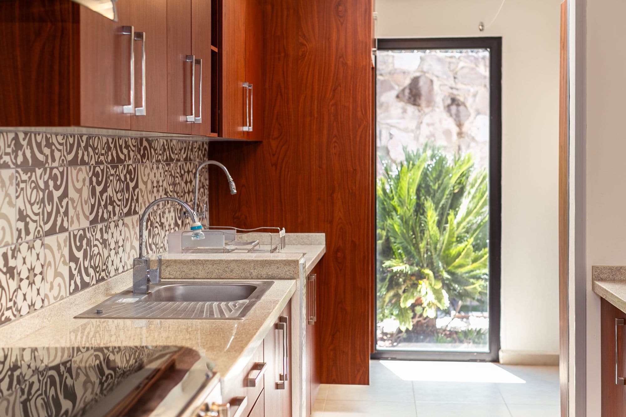 Casa Circuito El Reloj — Zirándaro, San Miguel de Allende — photo 2 — contemporary kitchen, stunning mountain views