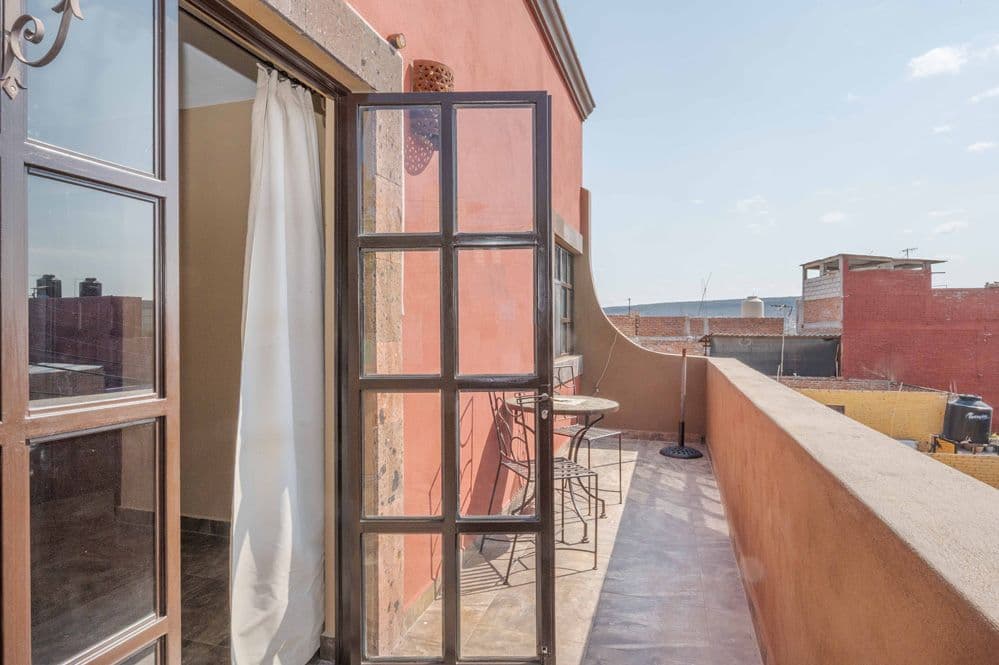 Duplex Fray Bartolome — Independencia, San Miguel de Allende — photo 6 — sun-drenched rooftop terrace with panoramic city views