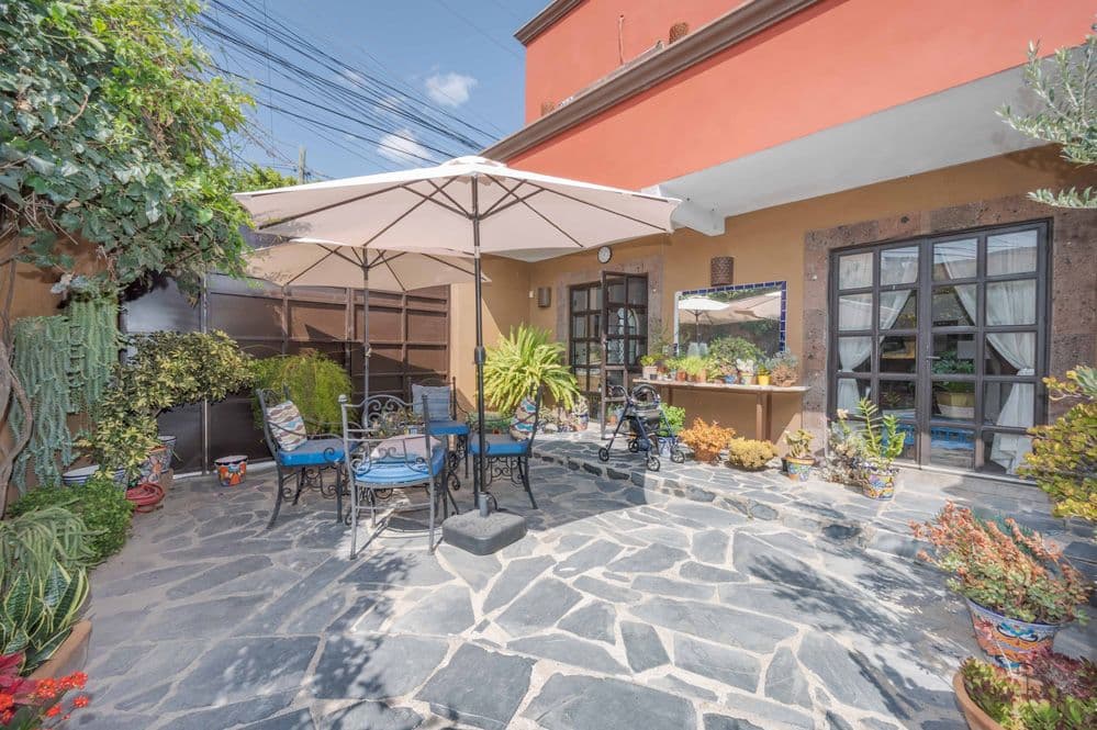 Duplex Fray Bartolome — Independencia, San Miguel de Allende — photo 26 — charming courtyard with authentic mexican character