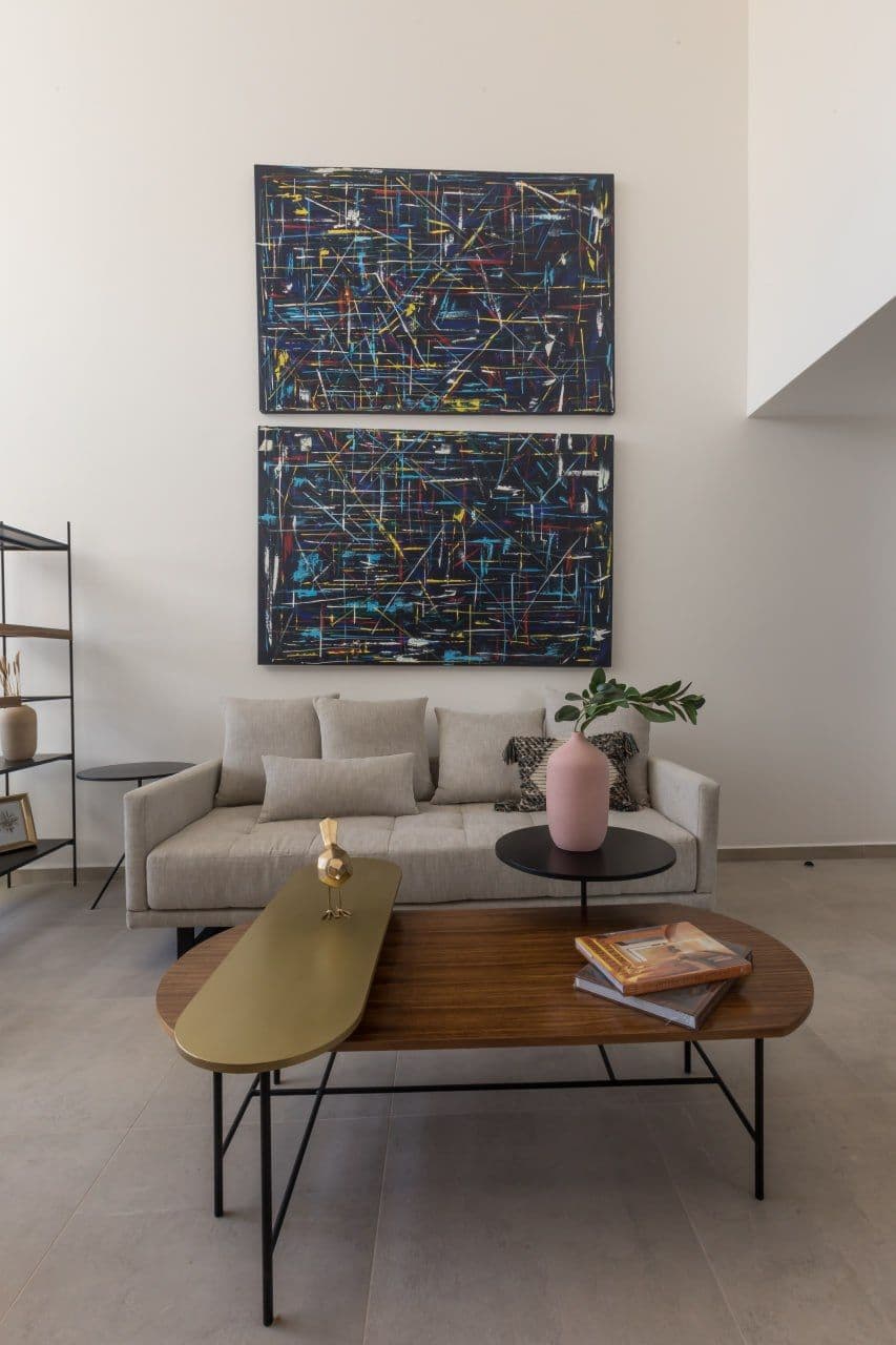 Oleo Picasso 8 — Zirándaro, San Miguel de Allende — photo 4 — contemporary living space with curated art