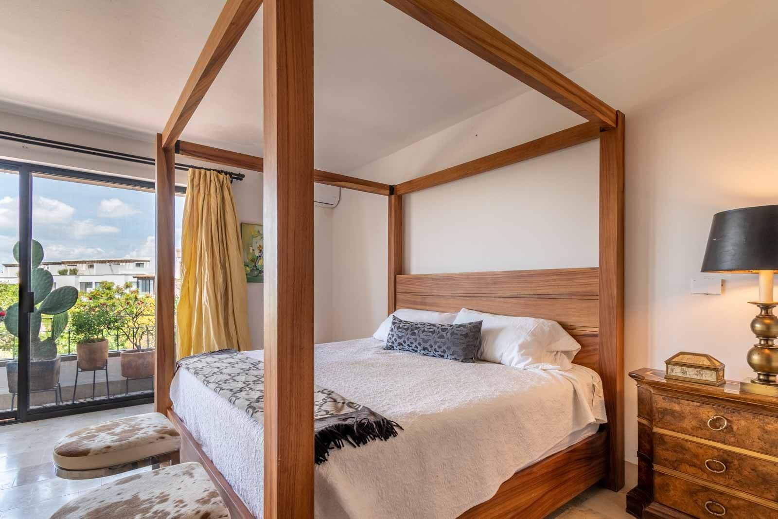 Casa Blanca — Centro, San Miguel de Allende — photo 11 — elegant four-poster bed, panoramic views