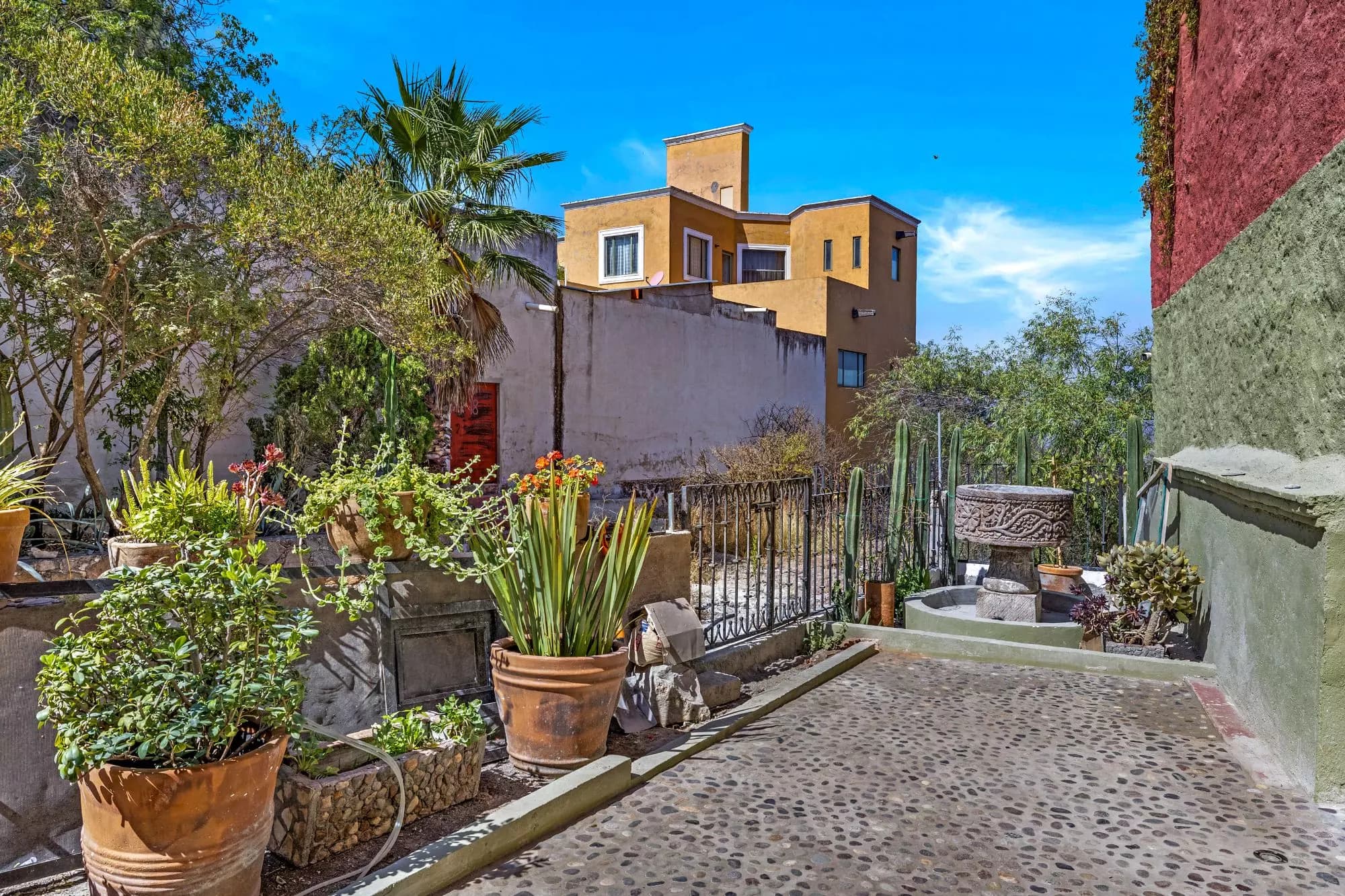 Casa Montitlan — Balcones, San Miguel de Allende — photo 26 — charming courtyard with colonial architecture