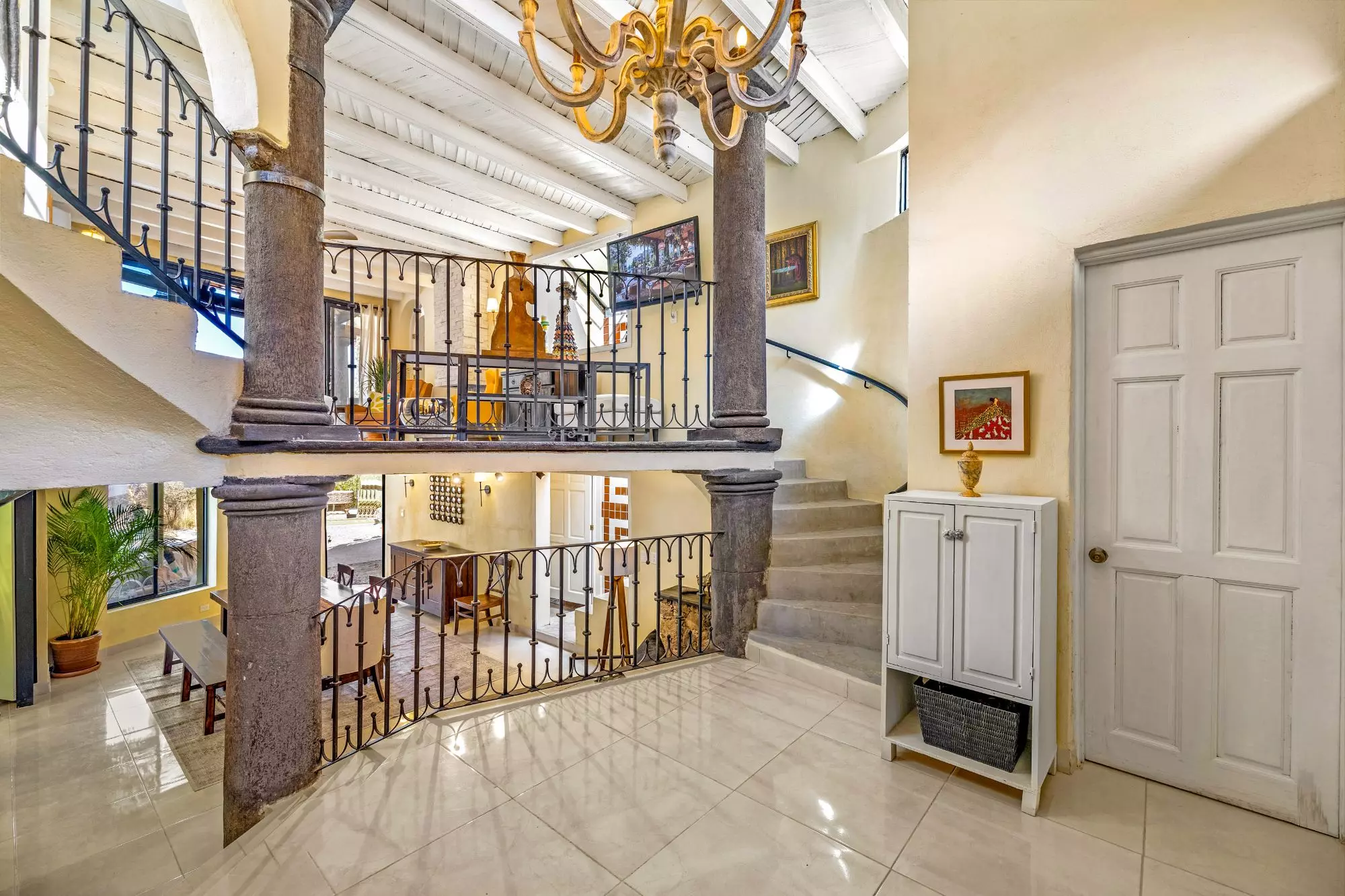 Casa Montitlan — Balcones, San Miguel de Allende — photo 3 — soaring atrium with classical architectural charm