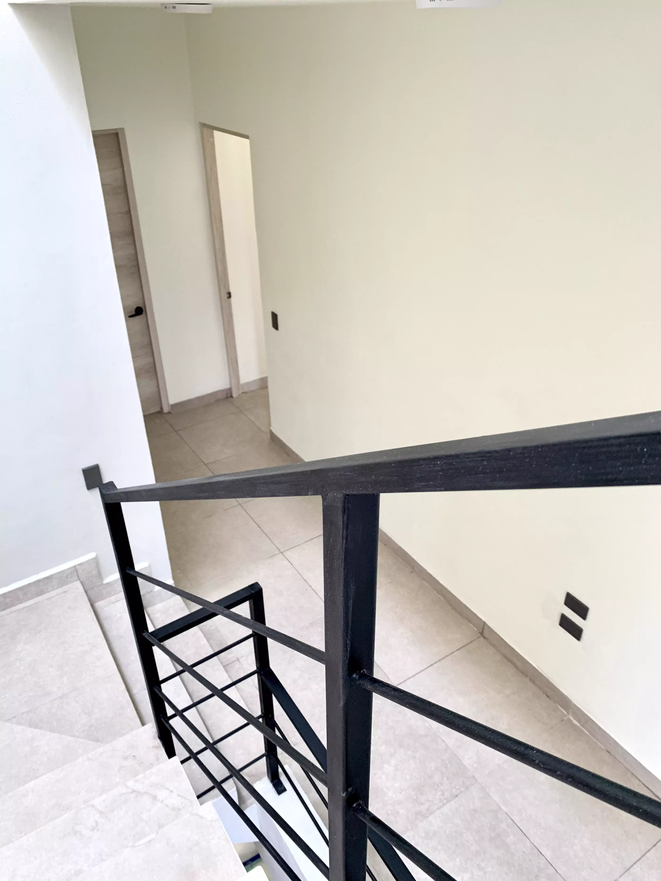 Casa San Carlos — San Rafael, San Miguel de Allende — photo 8 — modern mezzanine with contemporary railings