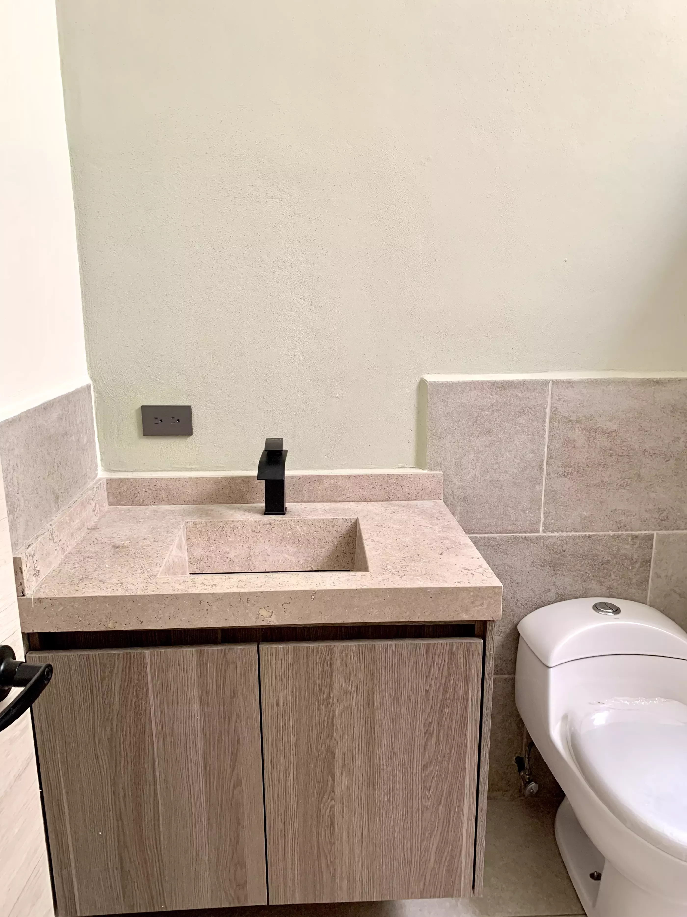 Casa San Carlos — San Rafael, San Miguel de Allende — photo 13 — contemporary spa-inspired bathroom vanity