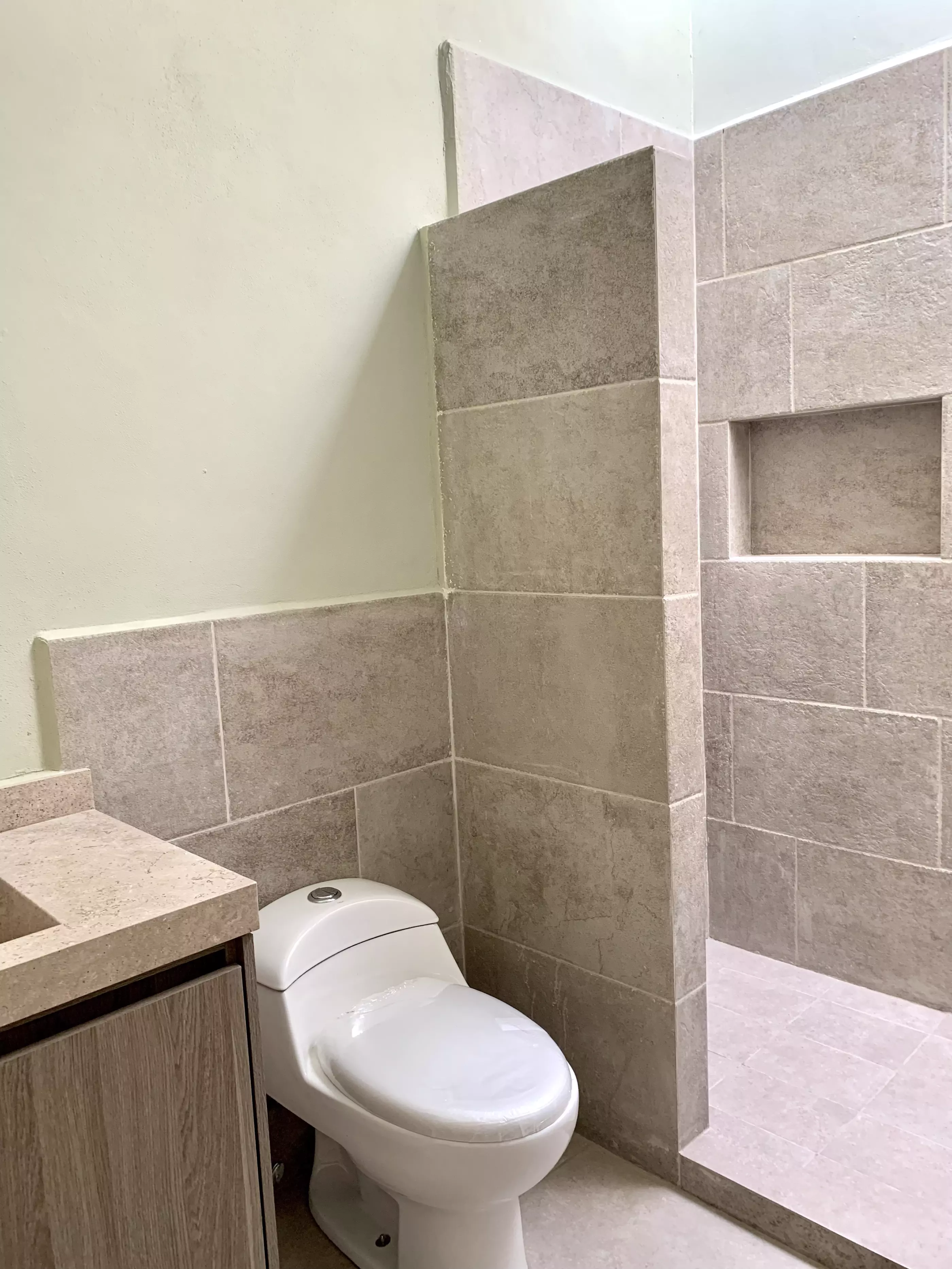 Casa San Carlos — San Rafael, San Miguel de Allende — photo 12 — contemporary spa-inspired guest bathroom