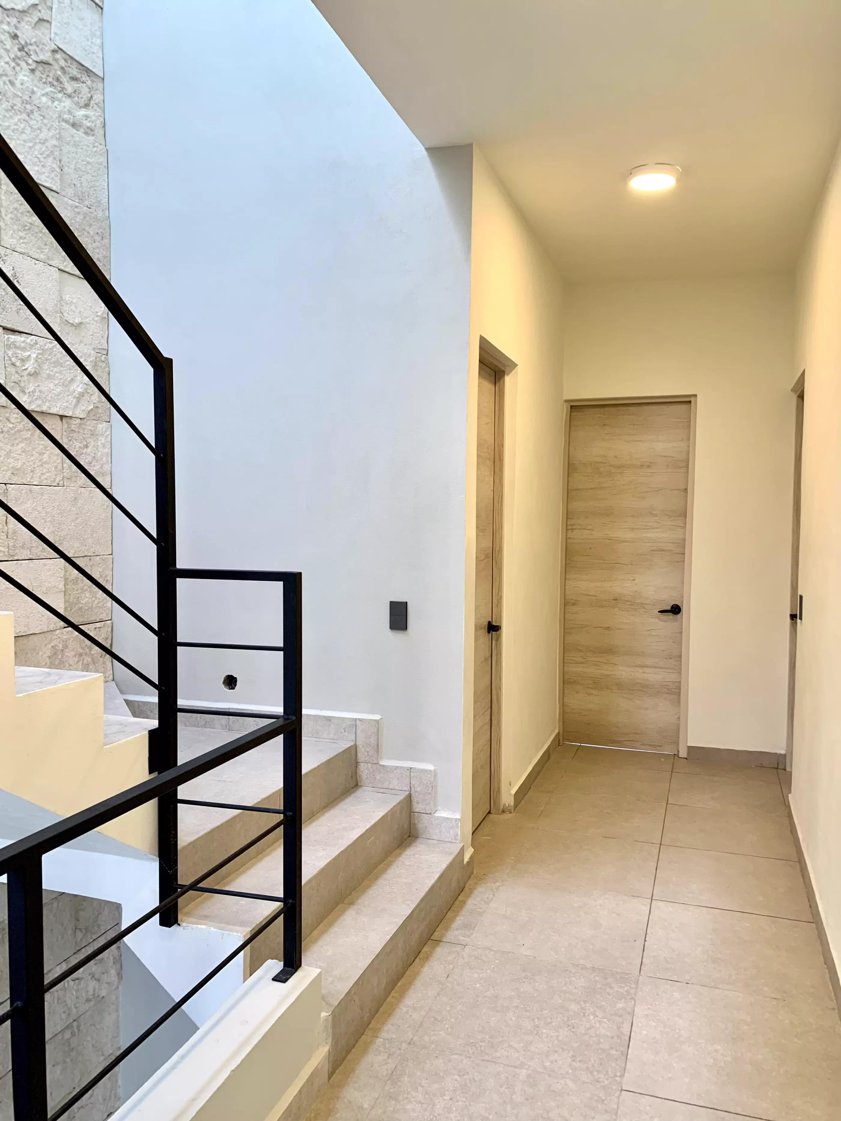 Casa San Carlos — San Rafael, San Miguel de Allende — photo 16 — contemporary hallway with architectural elegance