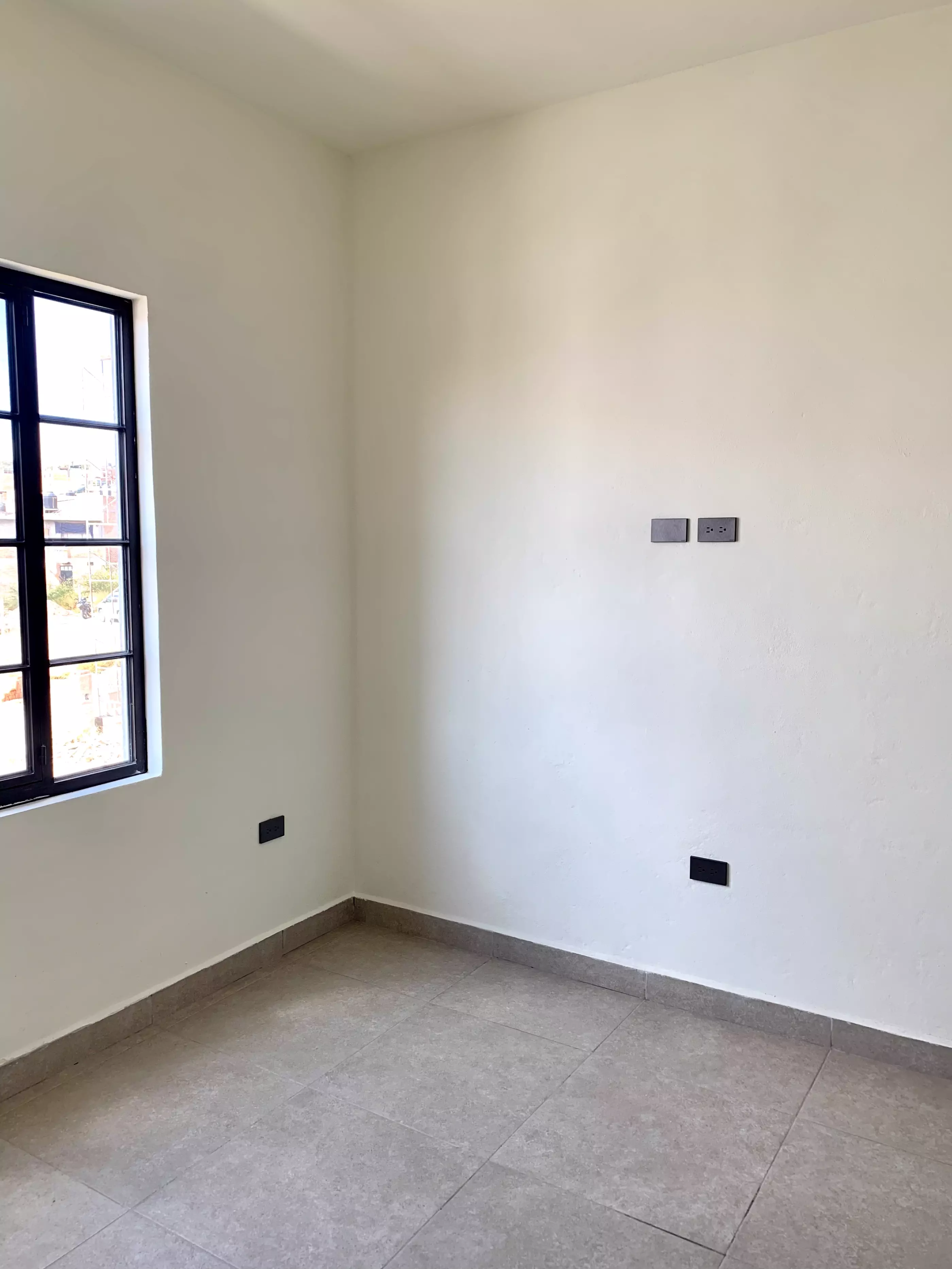 Casa San Carlos — San Rafael, San Miguel de Allende — photo 14 — bright, airy room with potential