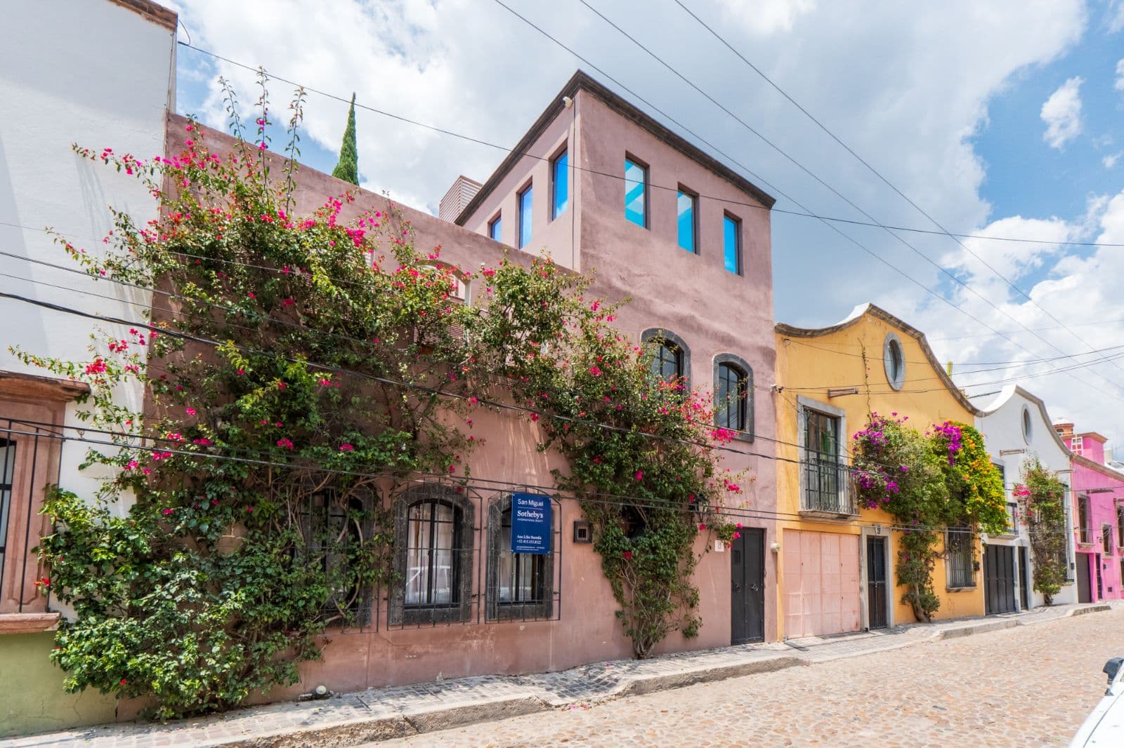 Casa Cielito Lindo — Guadalupe, San Miguel de Allende — photo 19 — charming colonial facade, vibrant bougainvillea