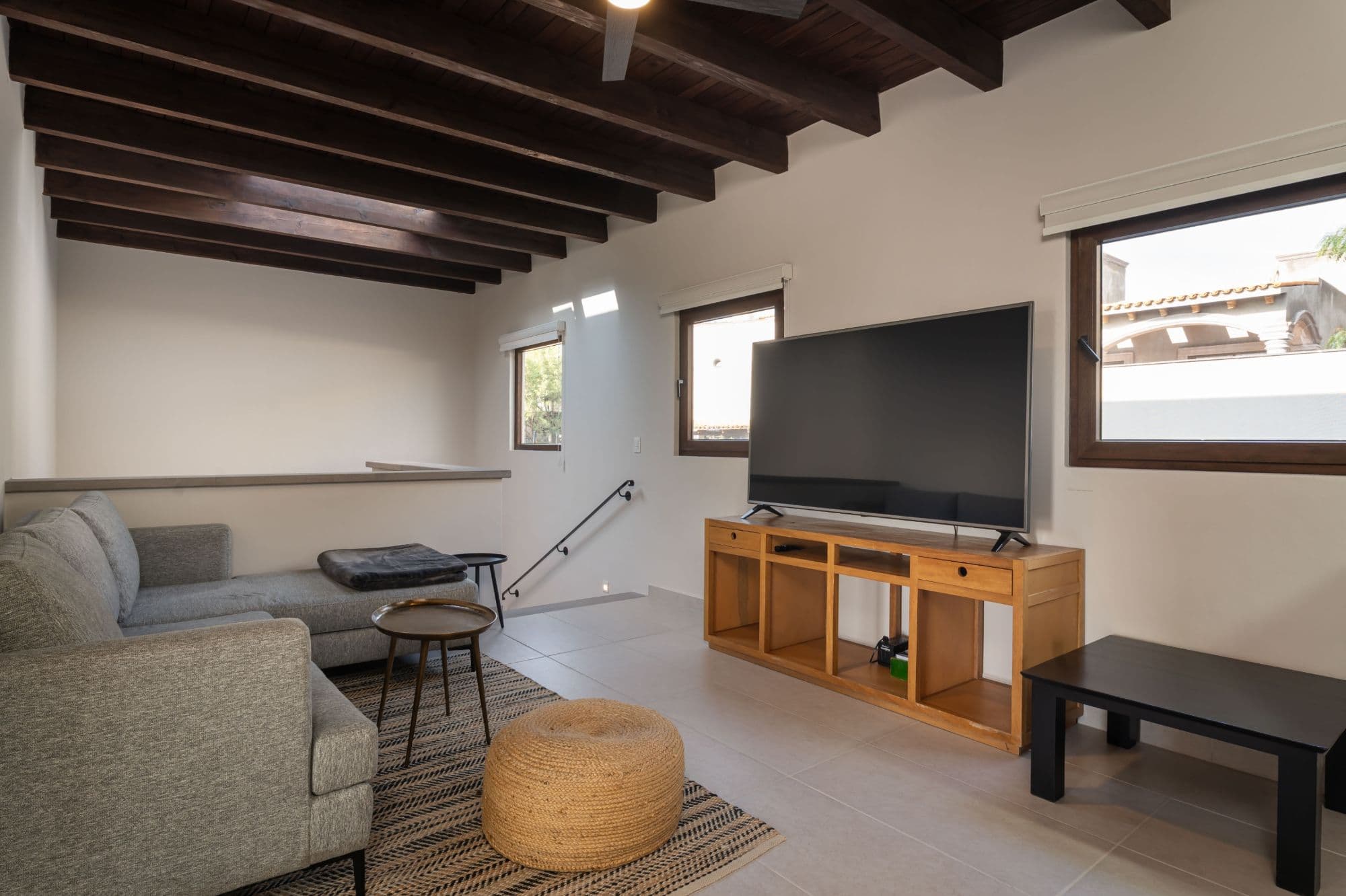 Casa Paulena — Balcones, San Miguel de Allende — photo 24 — contemporary entertainment space, soaring beams