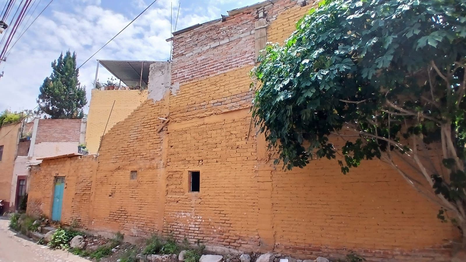 Fixer Upper Toro y Palmas — San Antonio, San Miguel de Allende — photo 7 — charming colonial brick character awaits