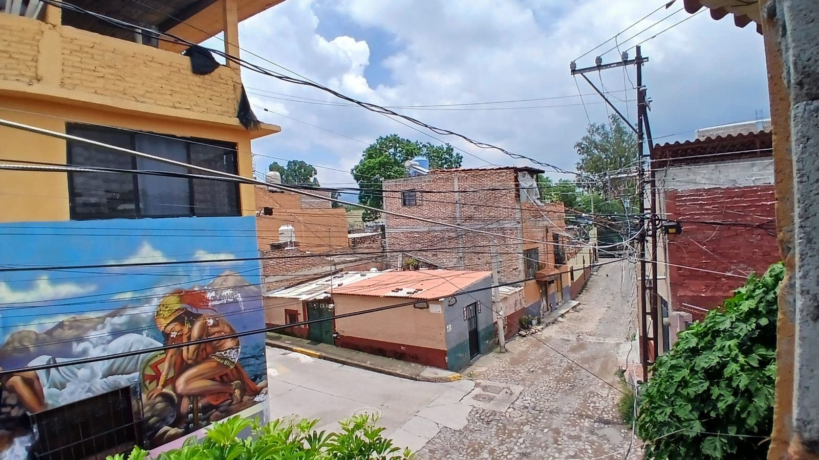 Fixer Upper Toro y Palmas — San Antonio, San Miguel de Allende — photo 2 — charming hillside neighborhood with authentic character