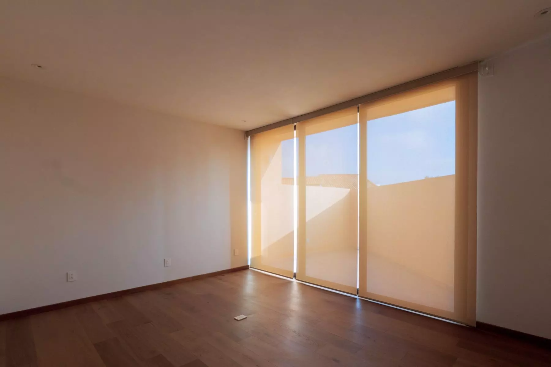 Casa Soñada — Zirándaro, San Miguel de Allende — photo 9 — sun-drenched bedroom with architectural elegance