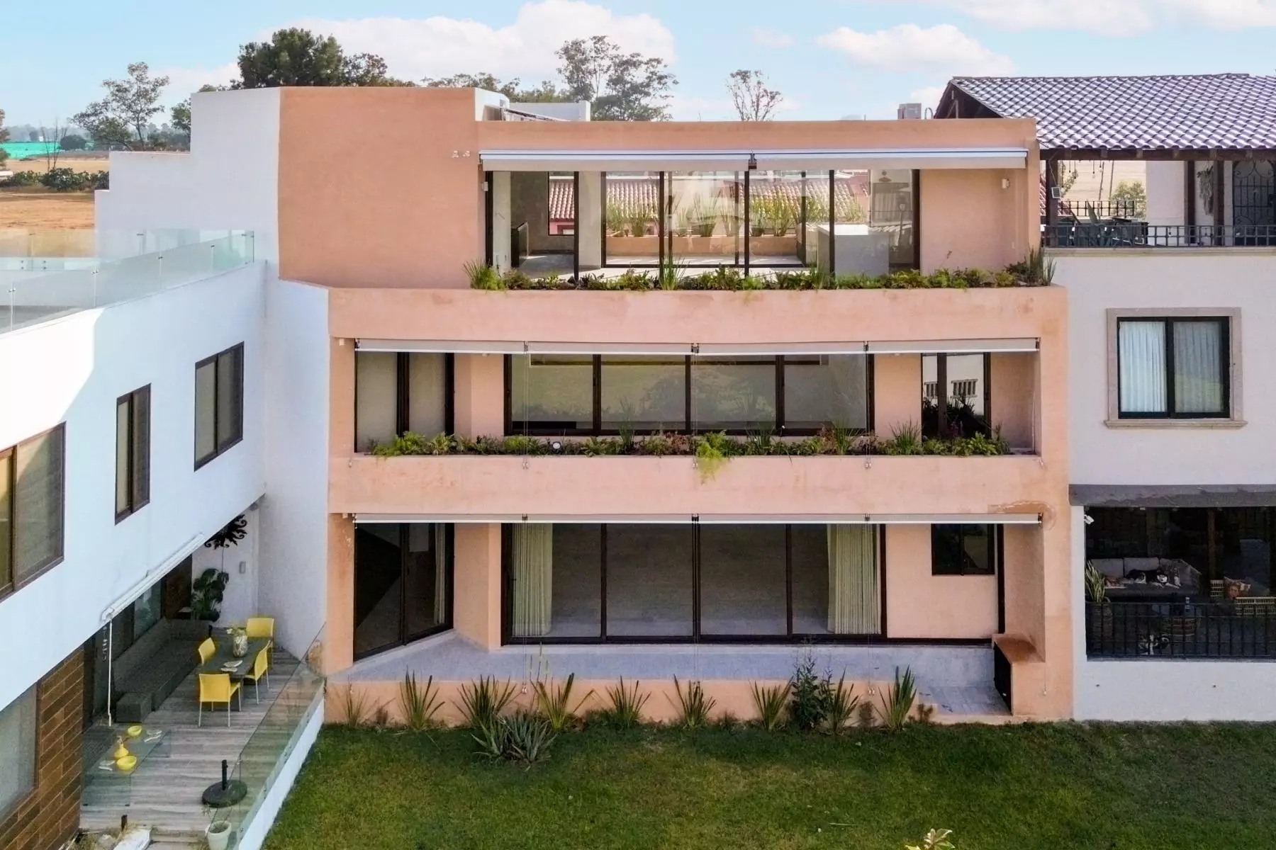 Casa Soñada — Zirándaro, San Miguel de Allende — photo 16 — contemporary elegance meets luminous living spaces