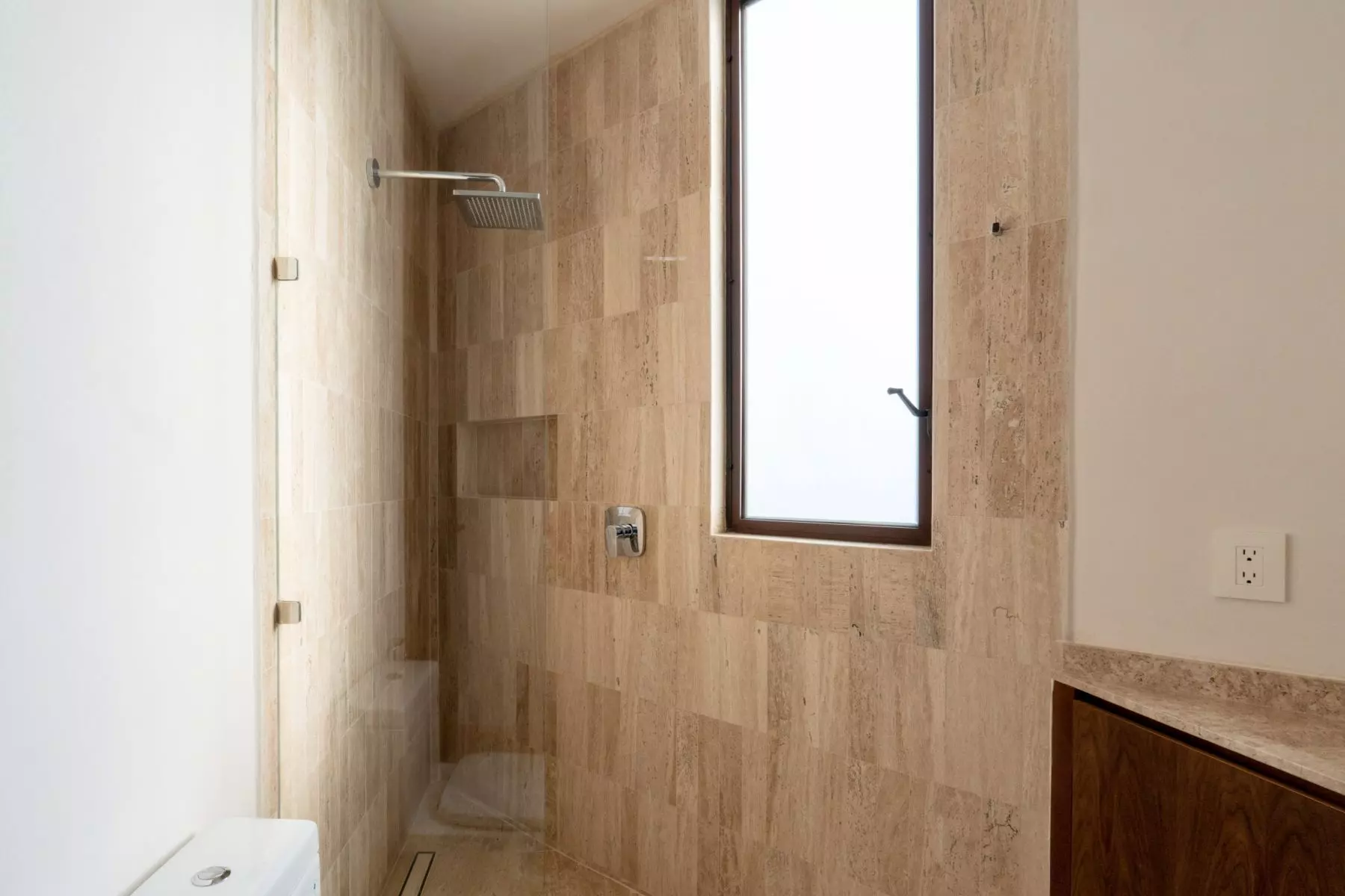 Casa Soñada — Zirándaro, San Miguel de Allende — photo 19 — spa-inspired travertine shower sanctuary