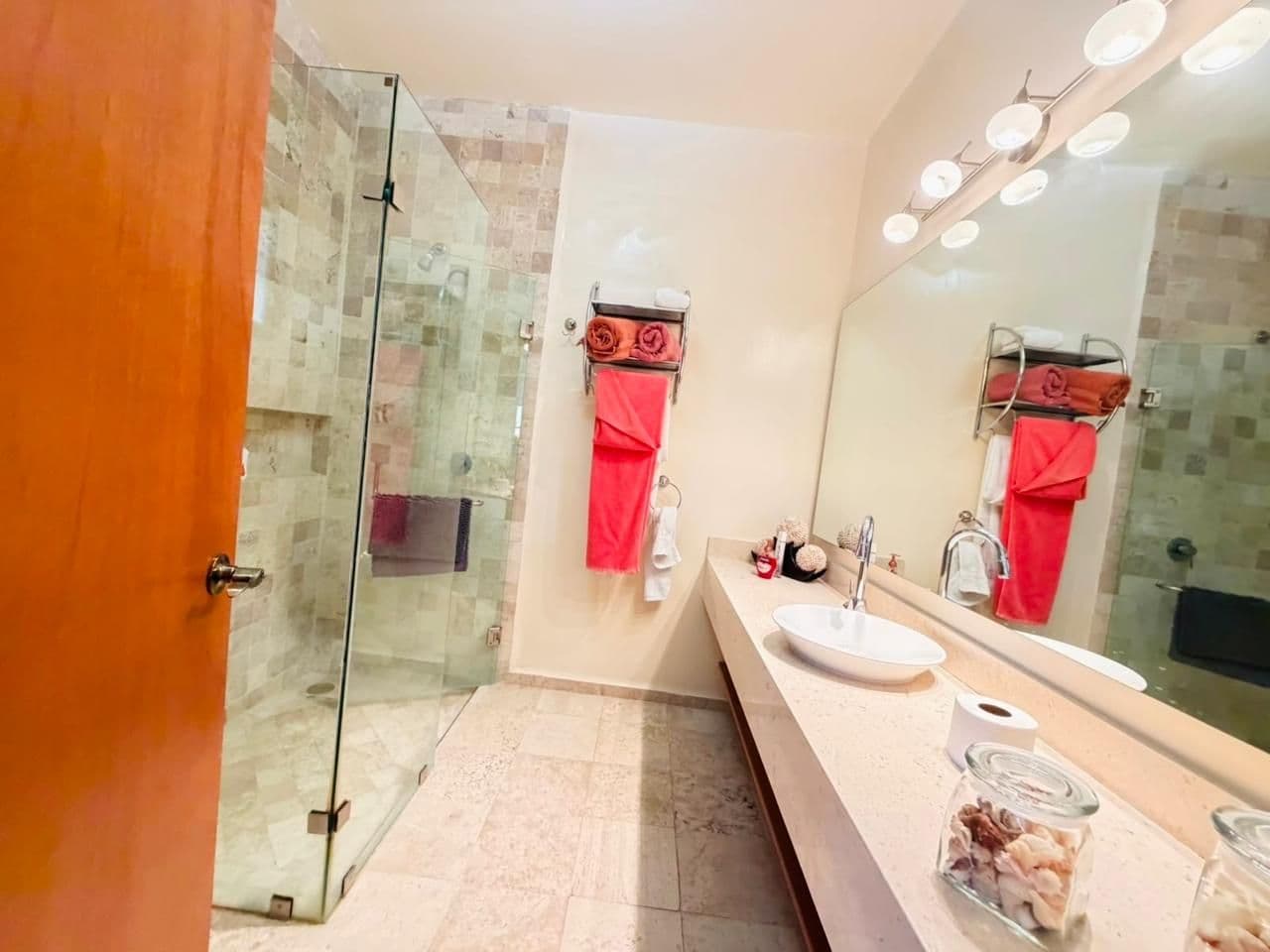 CASA EN CONDO LUNA — Zirándaro, San Miguel de Allende — photo 5 — spa-inspired ensuite with elegant finishes