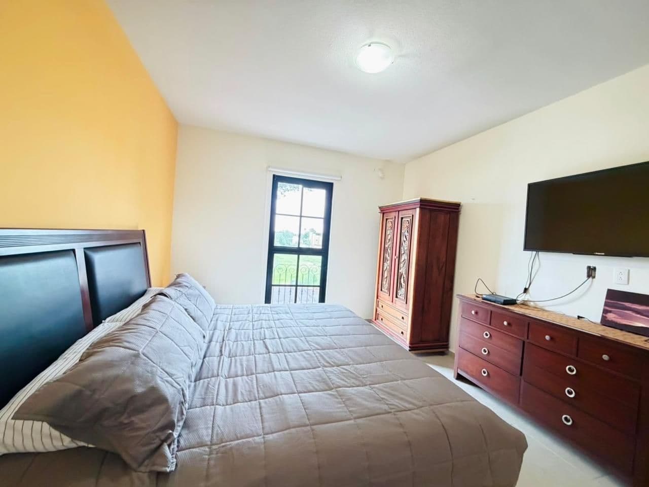 CASA EN CONDO LUNA — Zirándaro, San Miguel de Allende — photo 4 — spacious master suite, natural light