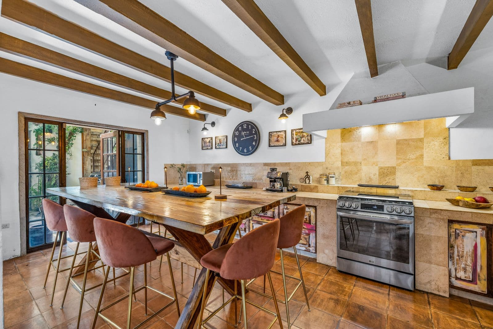 Casa Clae — Guadiana, San Miguel de Allende — photo 4 — rustic-elegant kitchen with soaring beams