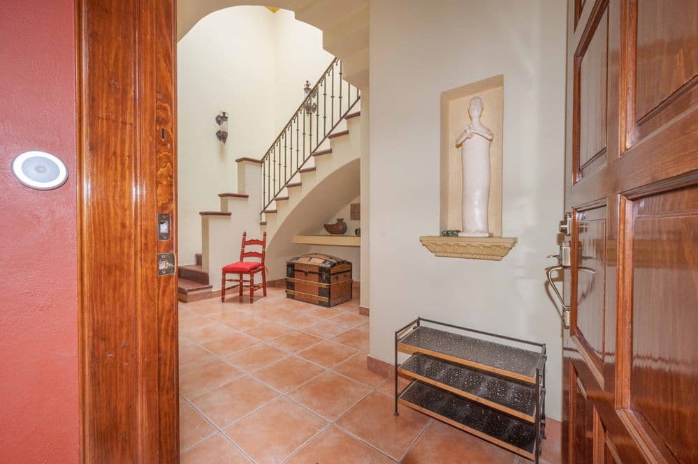 Casa Trueno — La Lejona, San Miguel de Allende — photo 4 — elegant entry with soaring architectural details