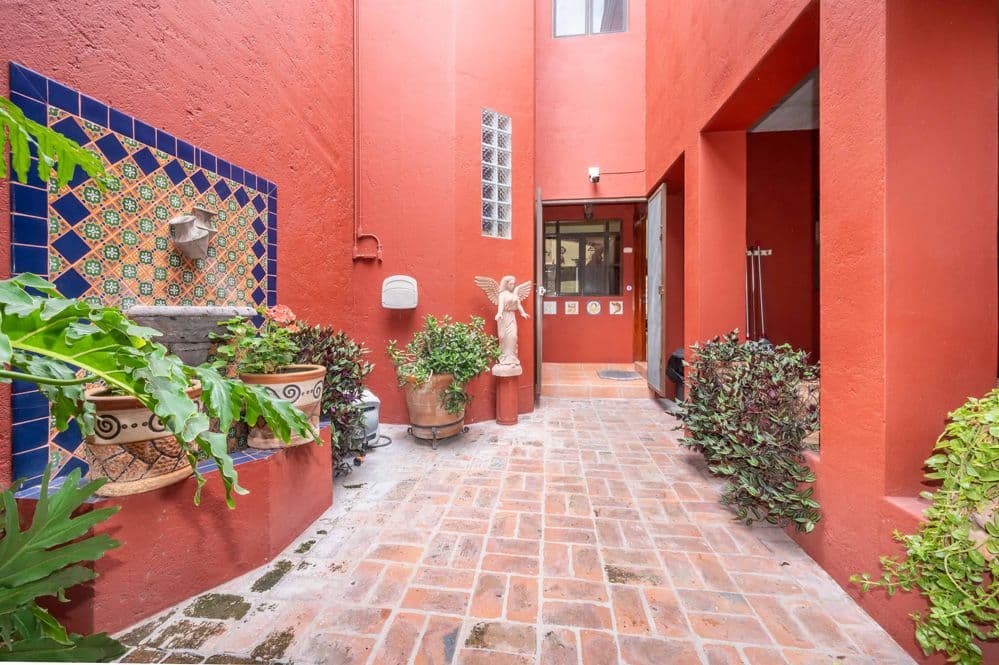 Casa Trueno — La Lejona, San Miguel de Allende — photo 3 — charming colonial courtyard, vibrant authentic design