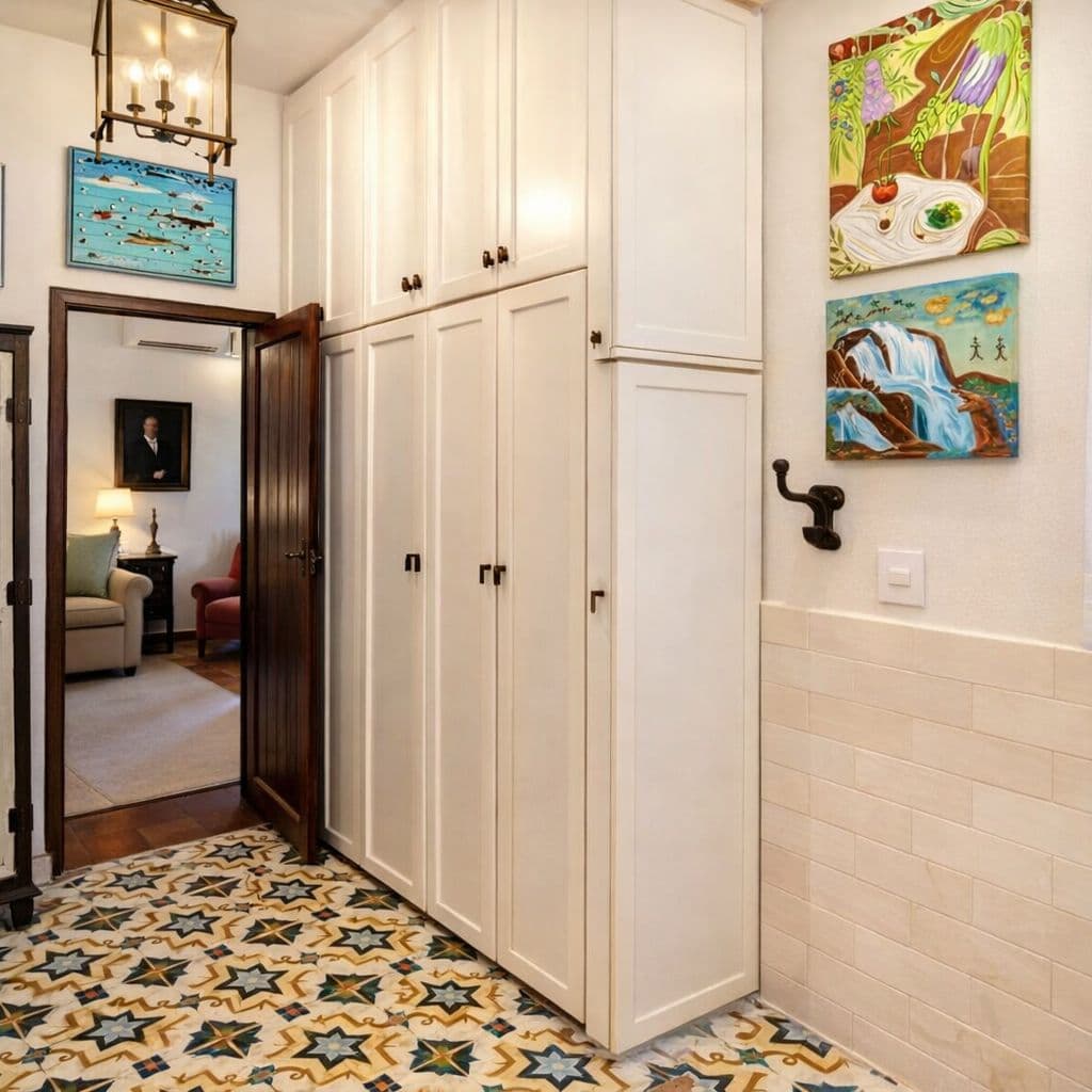 Casa de los Leones — San Miguel de Allende Centro, San Miguel de Allende — photo 24 — elegant custom closets, artful tilework