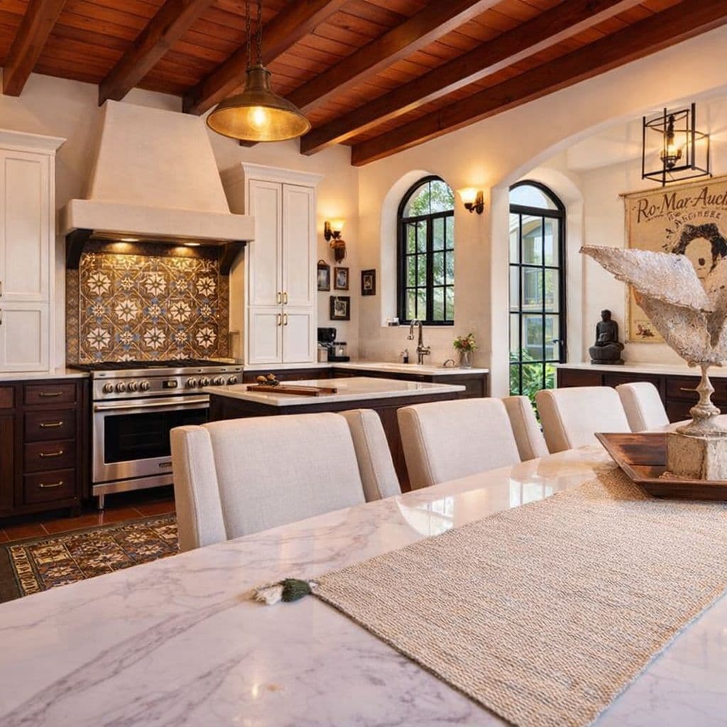 Casa de los Leones — San Miguel de Allende Centro, San Miguel de Allende — photo 12 — sophisticated culinary space, timeless elegance