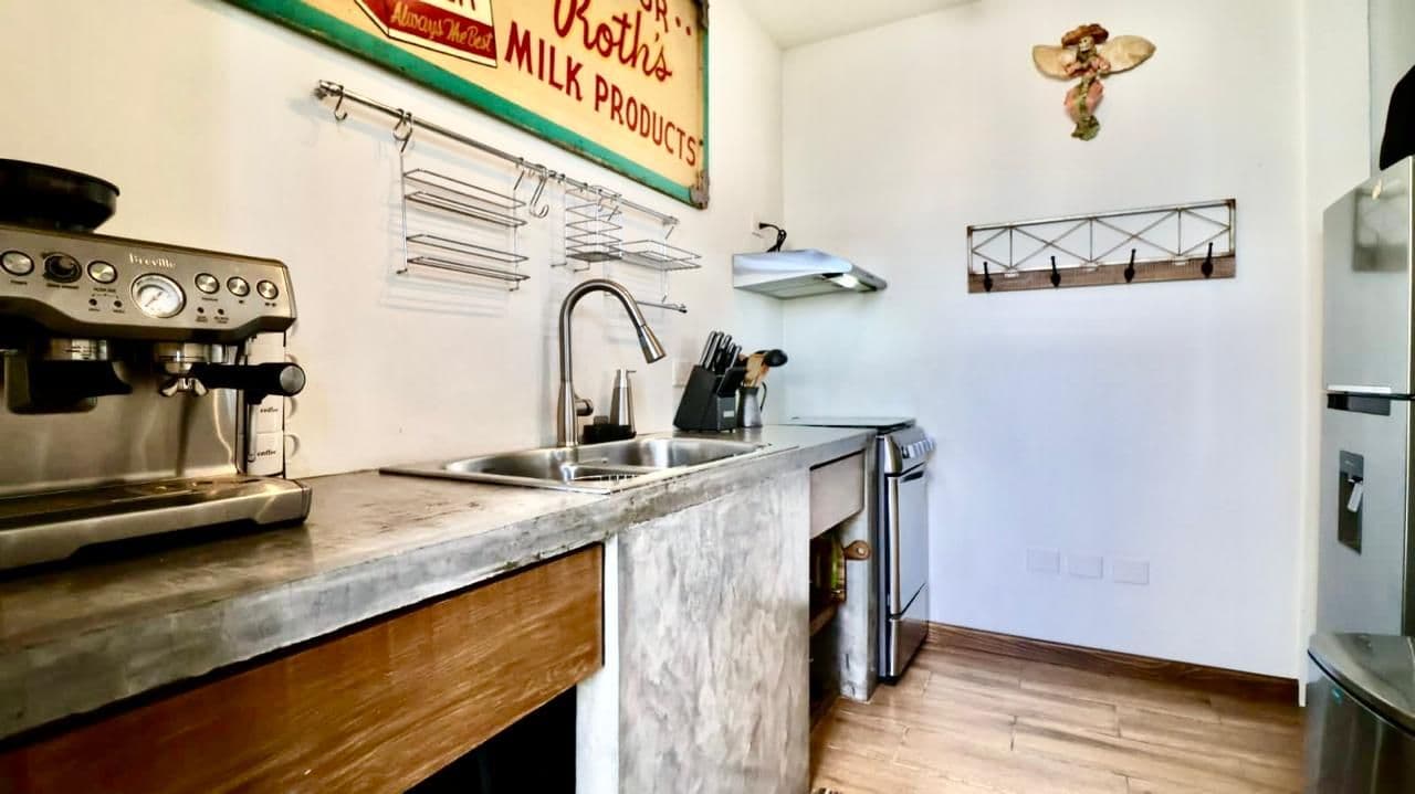 Casa de los Leones — San Miguel de Allende Centro, San Miguel de Allende — photo 44 — artisanal kitchen with vintage character