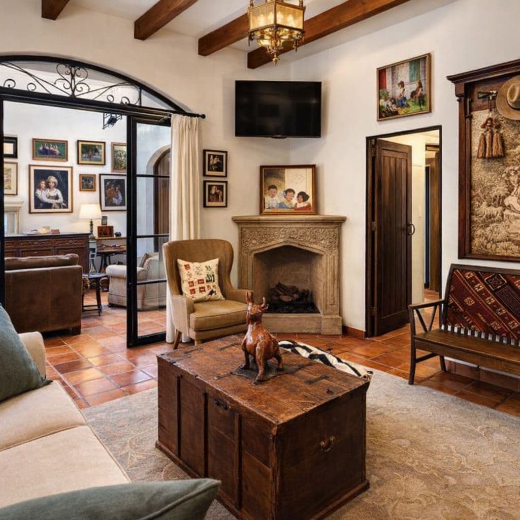Casa de los Leones — San Miguel de Allende Centro, San Miguel de Allende — photo 14 — rustic-elegant living with authentic charm