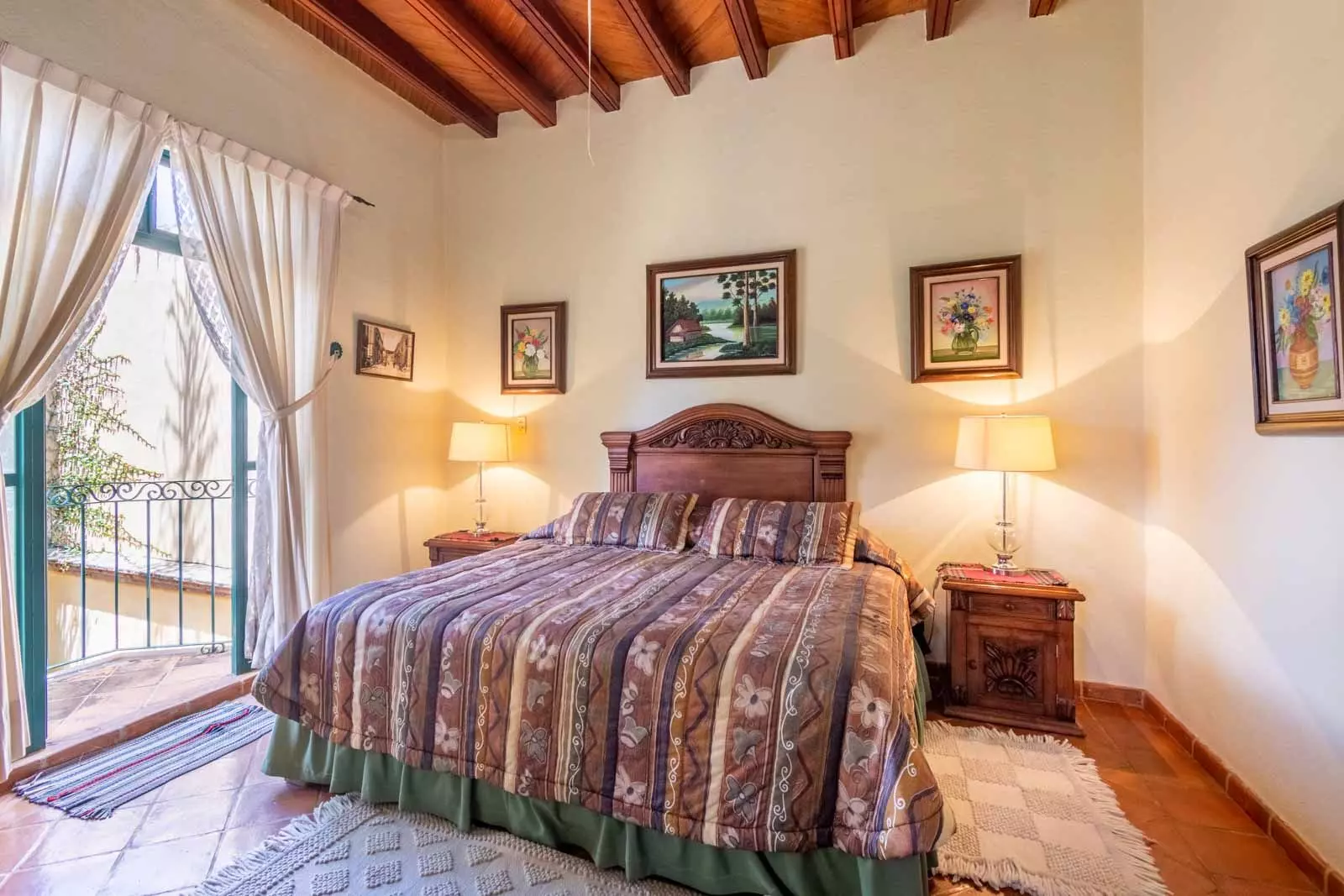 Agua Homes — Atascadero (Arcos de San Miguel), San Miguel de Allende — photo 22 — elegant colonial bedroom, abundant natural light