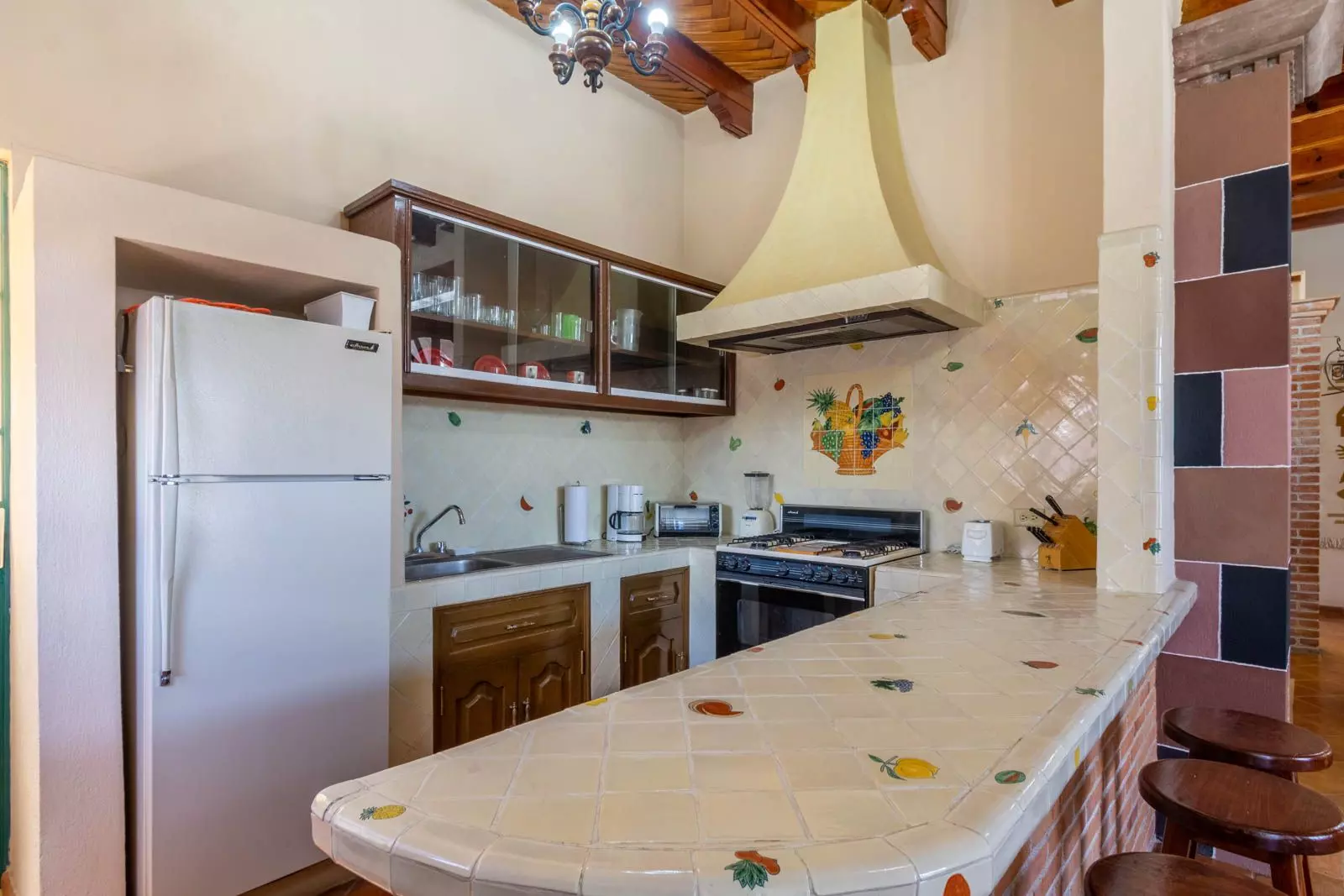 Agua Homes — Atascadero (Arcos de San Miguel), San Miguel de Allende — photo 23 — charming traditional mexican kitchen