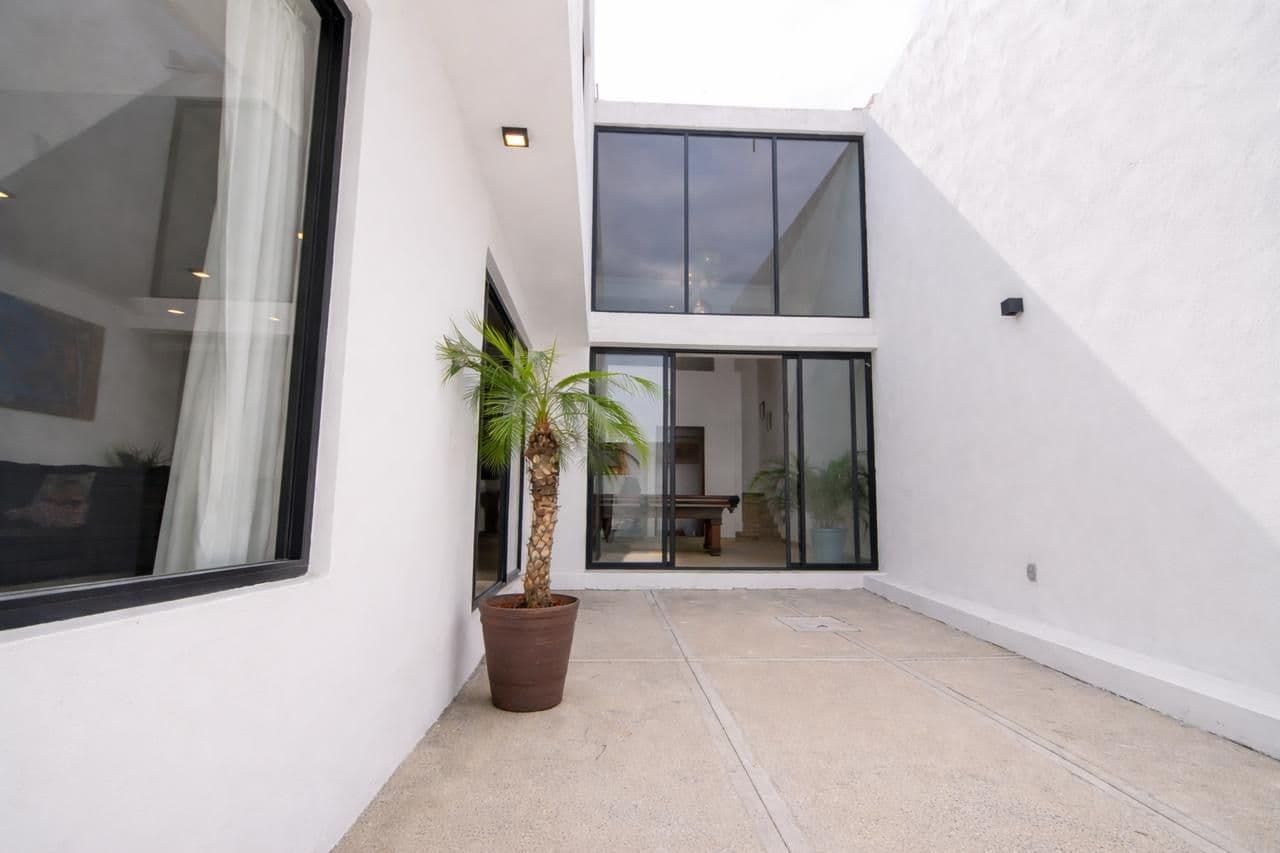 CASA DEL PUENTE DE UMARÁN — Centro, San Miguel de Allende — photo 9 — modern courtyard with abundant natural light