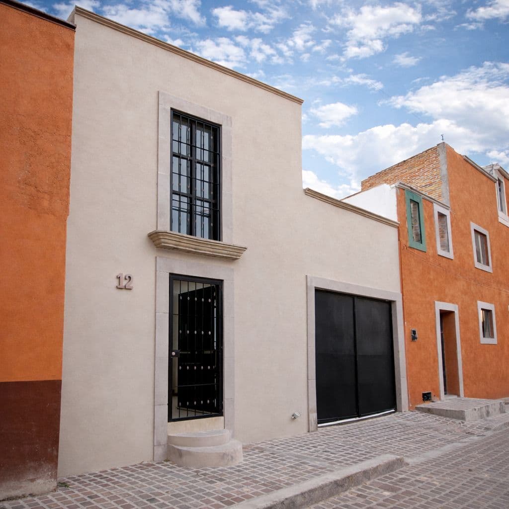 CASA DEL PUENTE DE UMARÁN — Centro, San Miguel de Allende — photo 2 — charming colonial facade, abundant natural light