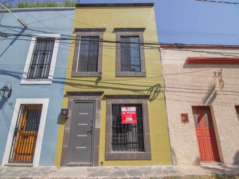 1952 Margarito Ledesma — San Miguel de Allende Centro, San Miguel de Allende — photo 4 — charming colonial facade with abundant natural light