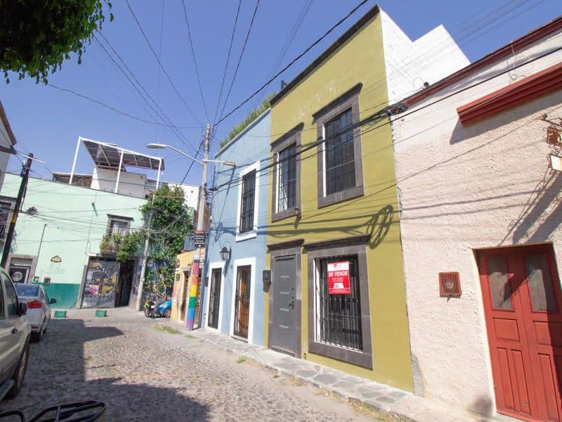1952 Margarito Ledesma — San Miguel de Allende Centro, San Miguel de Allende — photo 2 — charming colonial street, vibrant architectural character