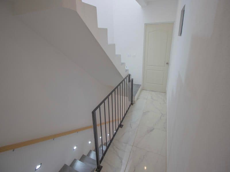 1952 Margarito Ledesma — San Miguel de Allende Centro, San Miguel de Allende — photo 6 — modern staircase with elegant minimalist design
