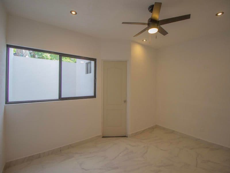 1952 Margarito Ledesma — San Miguel de Allende Centro, San Miguel de Allende — photo 10 — luminous room with abundant natural light