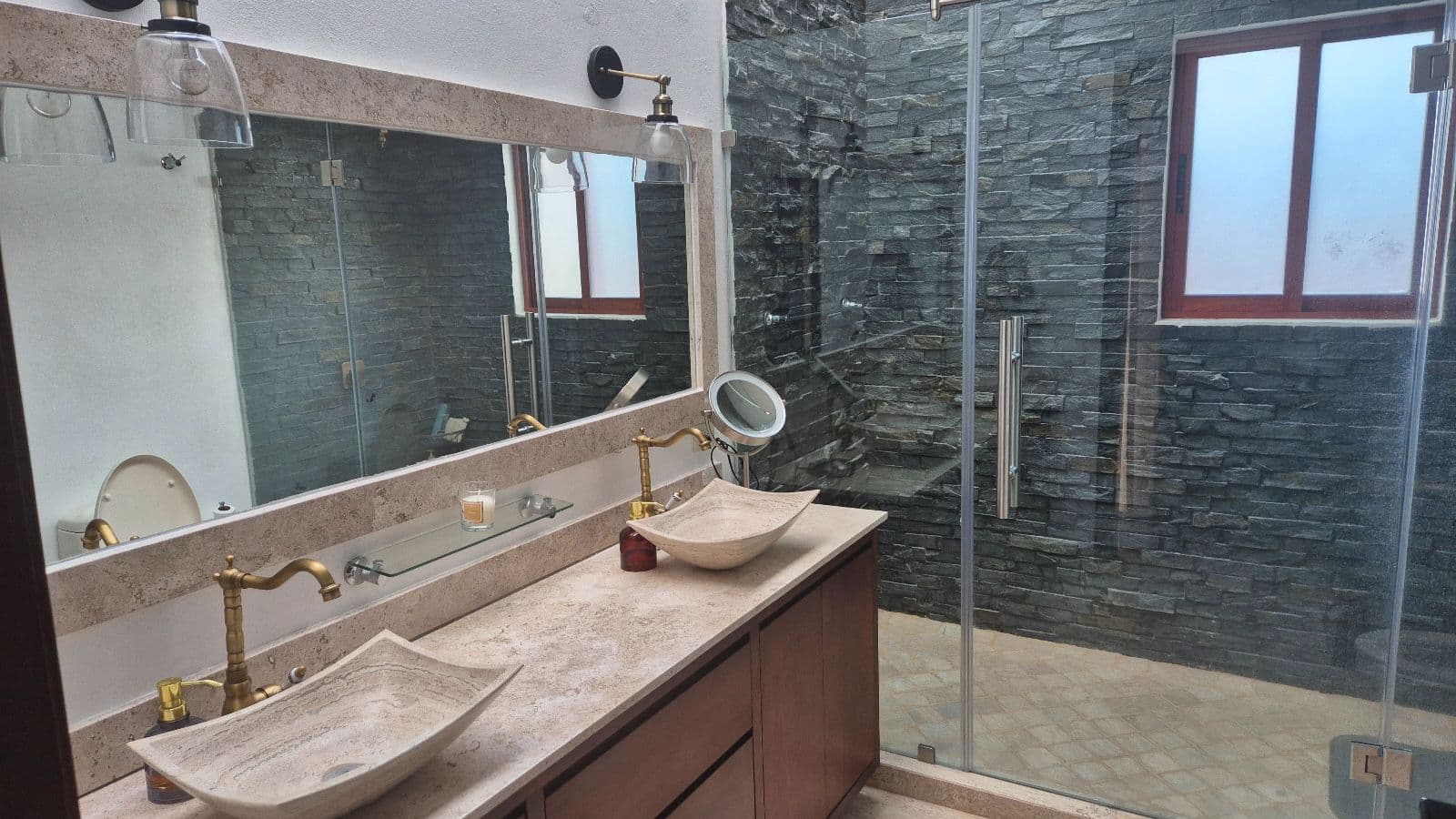Casa de Llano — La Palmita, San Miguel de Allende — photo 9 — spa-inspired master bath retreat