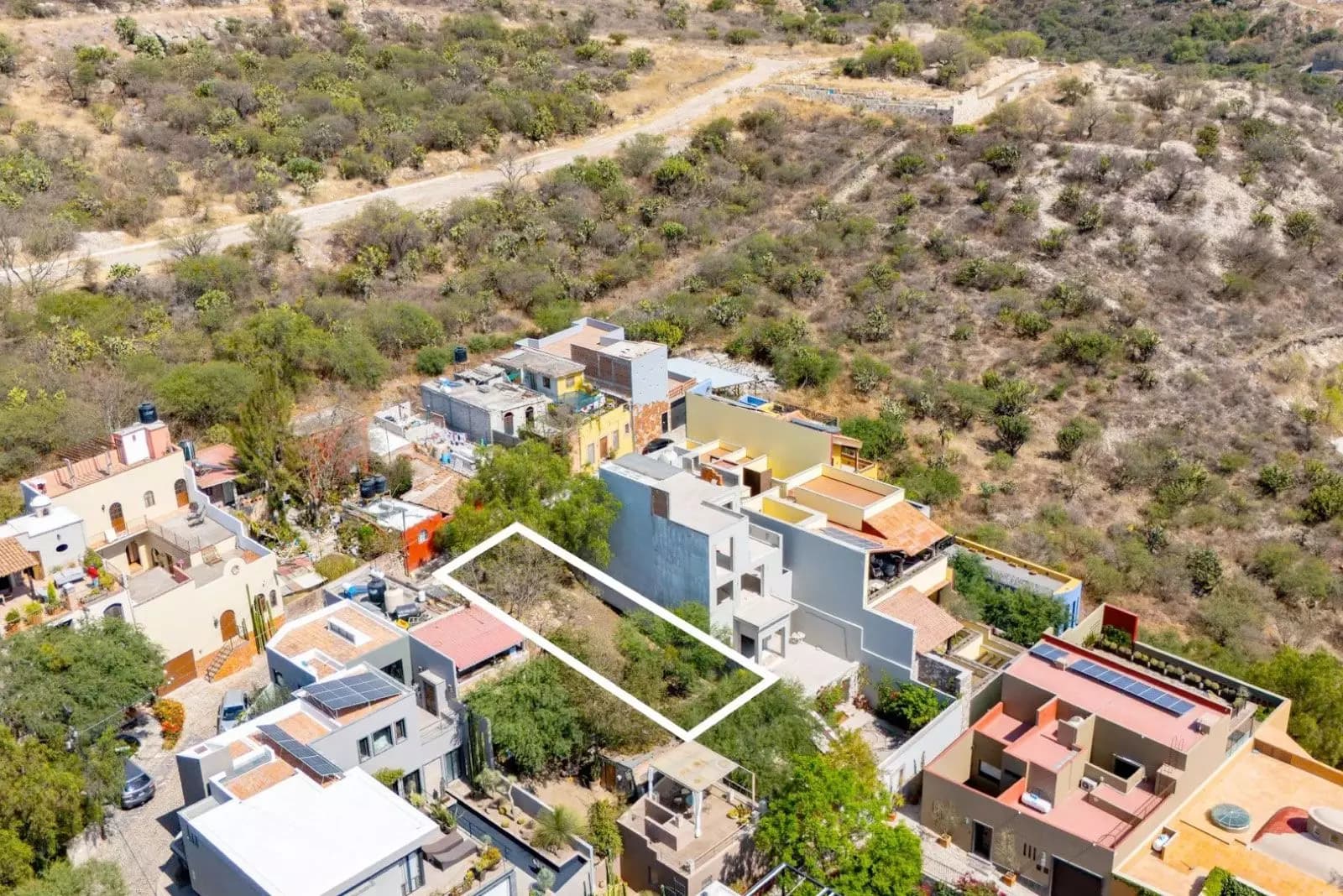 El Obraje Lot — El Obraje, San Miguel de Allende — photo 4 — hillside community with contemporary architecture