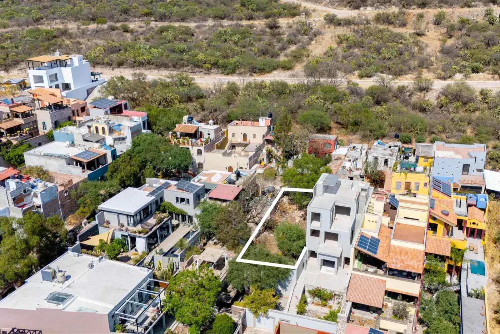 El Obraje Lot — El Obraje, San Miguel de Allende — photo 7 — hillside community with charming architectural diversity