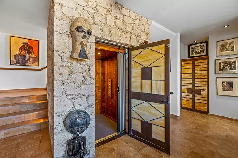 Casa Raul — Balcones, San Miguel de Allende — photo 18 — curated gallery with artistic sophistication