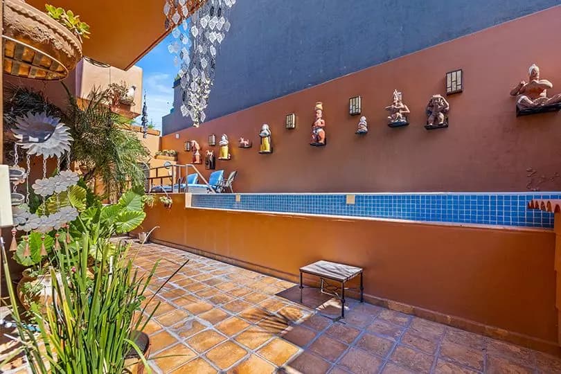 Casa Raul — Balcones, San Miguel de Allende — photo 19 — charming terracotta courtyard, artistic character