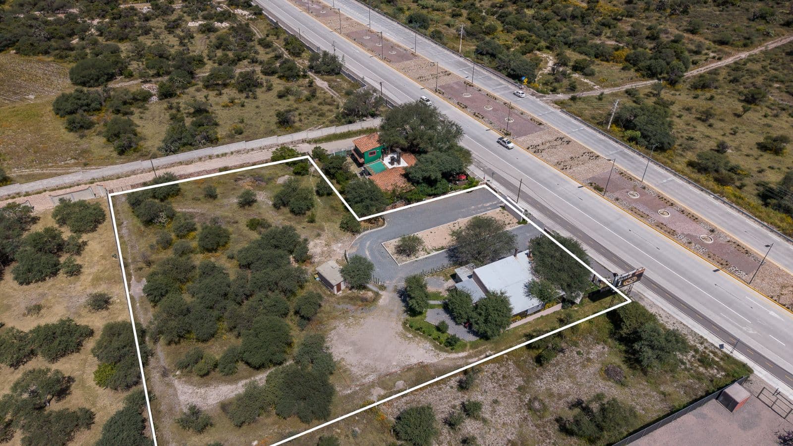 Cielo y Tierra — El Cortijo, San Miguel de Allende — photo 4 — sprawling estate with mature gardens