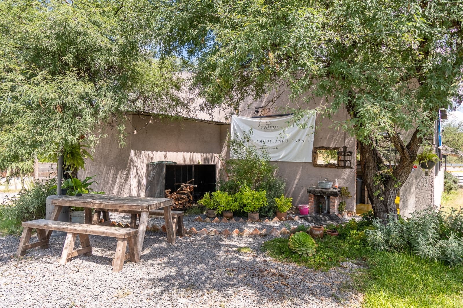 Cielo y Tierra — El Cortijo, San Miguel de Allende — photo 14 — rustic courtyard with mature shade trees