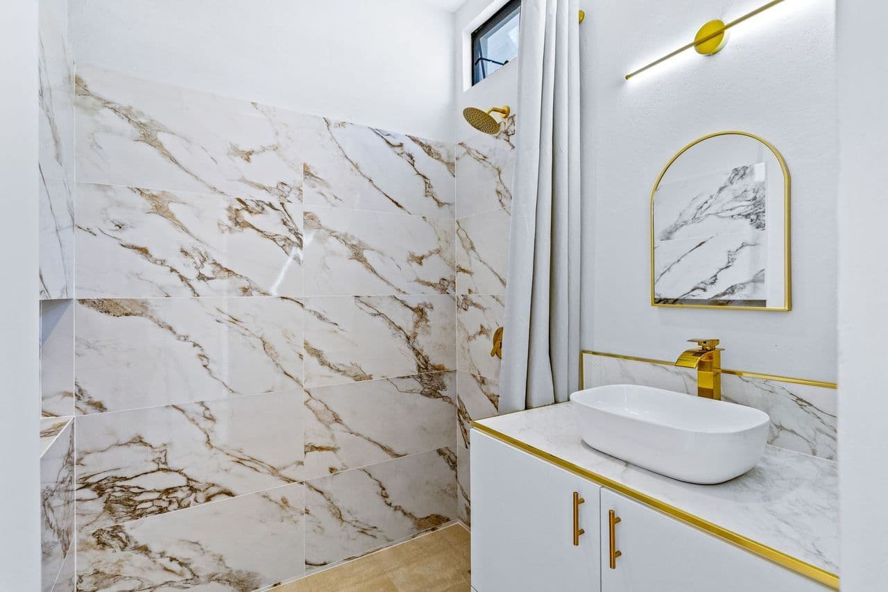 CASAS ANGEL & ANGELITO — La Lejona, San Miguel de Allende — photo 24 — elegant marble spa bathroom retreat