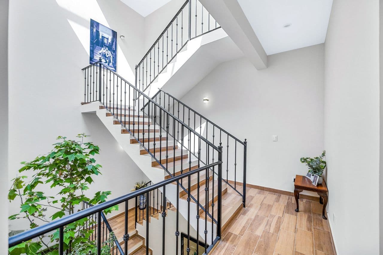CASAS ANGEL & ANGELITO — La Lejona, San Miguel de Allende — photo 13 — soaring light-filled contemporary staircase