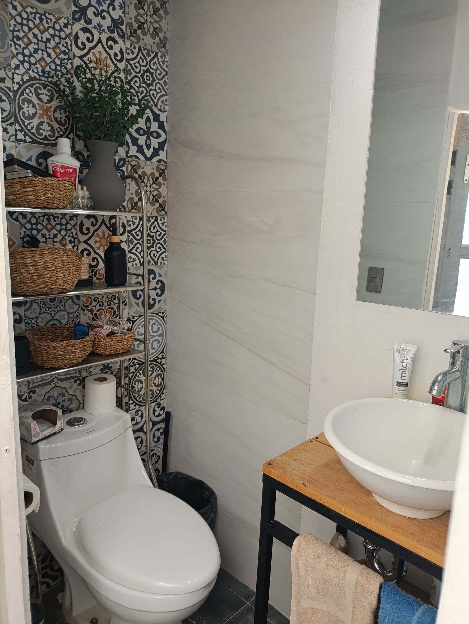 Casa y Casita en el Centro de San Miguel — Centro, San Miguel de Allende — photo 4 — artfully appointed spa-inspired powder room