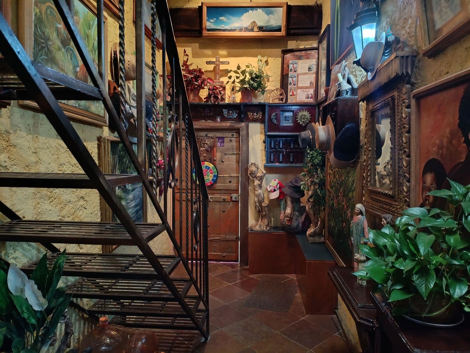 Casa y Casita en el Centro de San Miguel — Centro, San Miguel de Allende — photo 26 — charming colonial gallery with authentic character