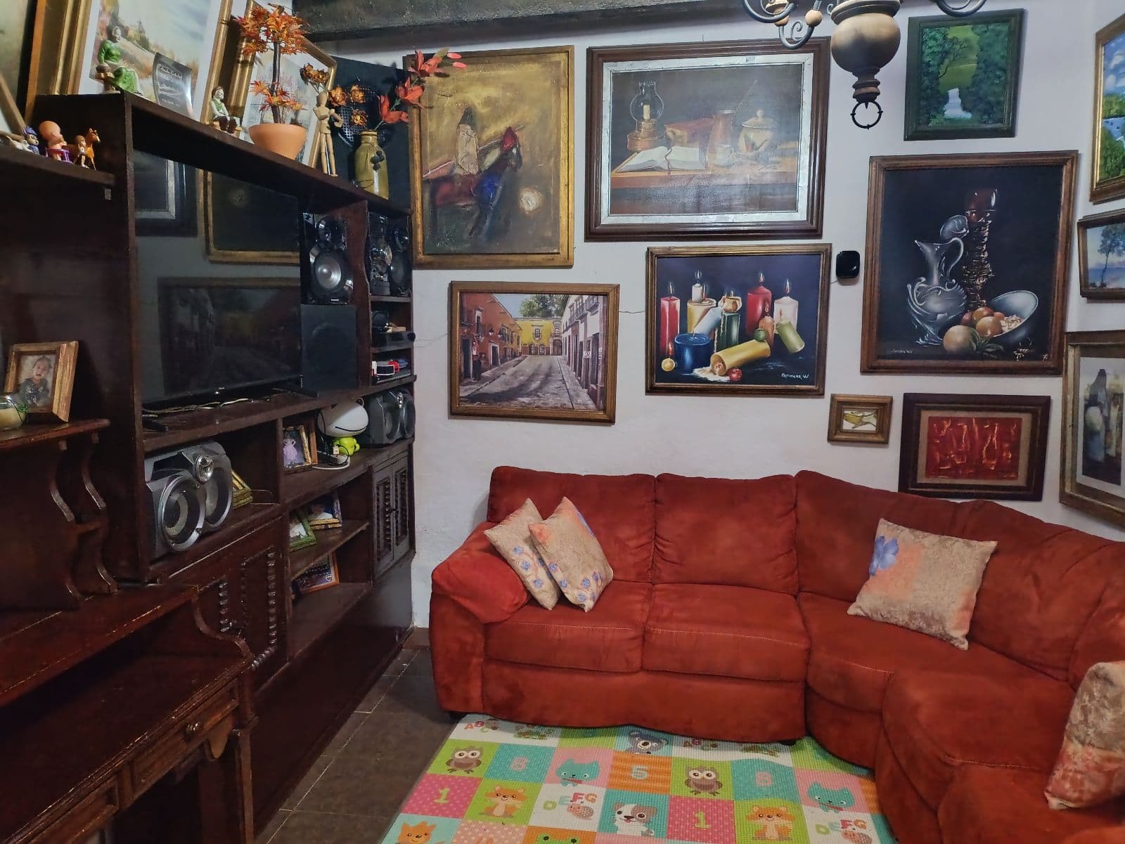 Casa y Casita en el Centro de San Miguel — Centro, San Miguel de Allende — photo 24 — eclectic, curated living room gallery