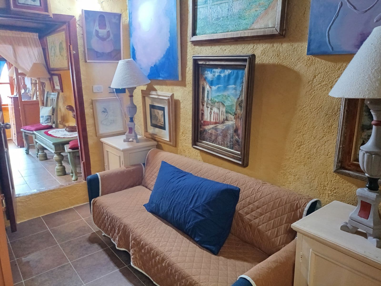Casa y Casita en el Centro de San Miguel — Centro, San Miguel de Allende — photo 11 — radiant colonial living with artistic charm