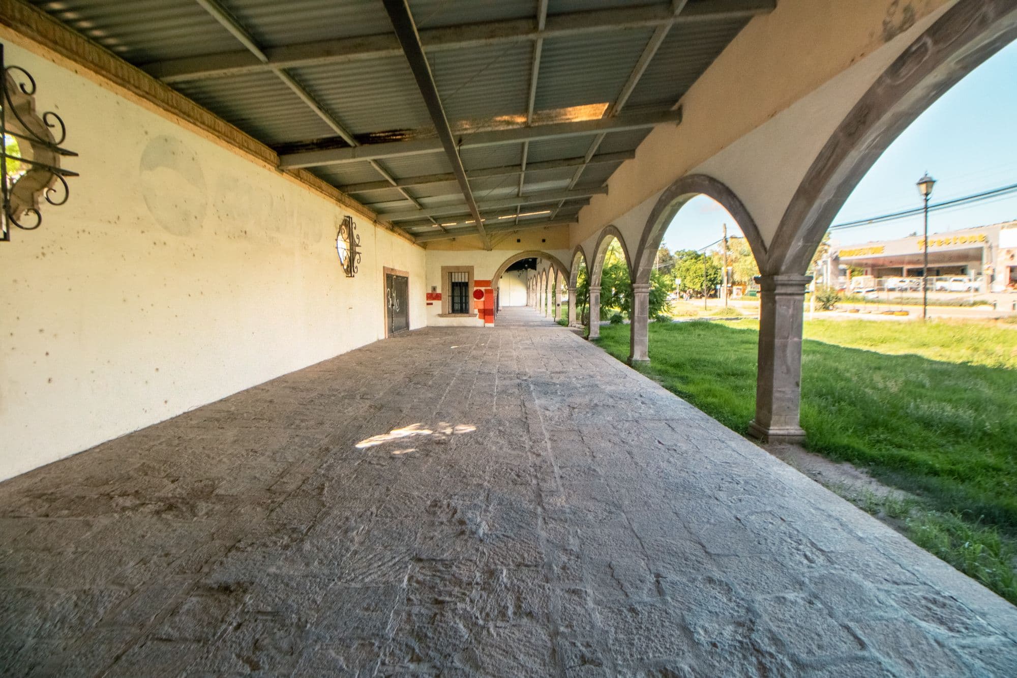 El Prado — Centro, San Miguel de Allende — photo 19 — charming covered courtyard with architectural arches
